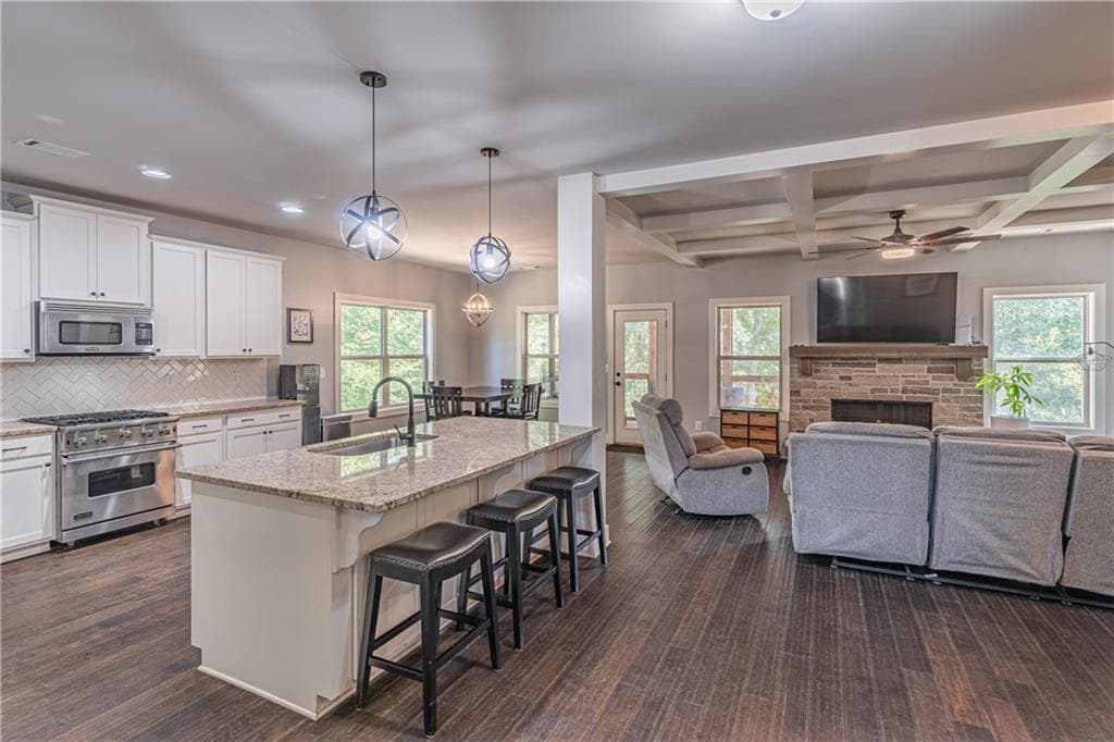 4 bedroom, 3 bathroom, 2,888 sq ft single family residence for sale at 1221 Shiva Boulevard, Winder, GA 30680 — photo 8