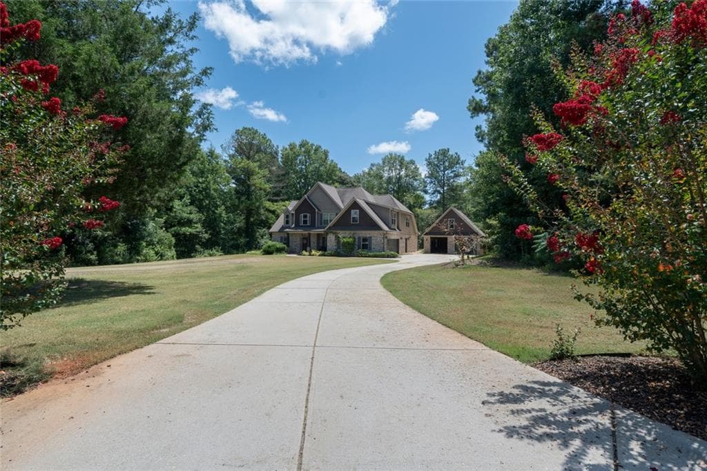 6 bedroom, 4 bathroom, 3,549 sq ft single family residence for sale at 155 Chantilly Lane, Fayetteville, GA 30215 — photo 3