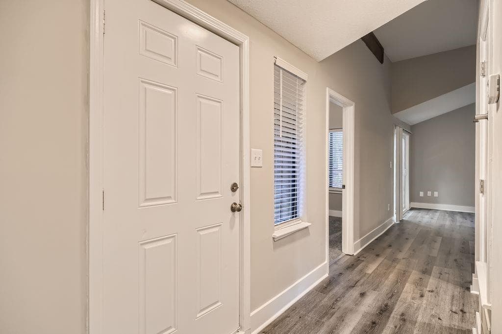2 bedroom, 1 bathroom, 879 sq ft townhouse for sale at 3111 Fairington Drive, Lithonia, GA 30038 — photo 2