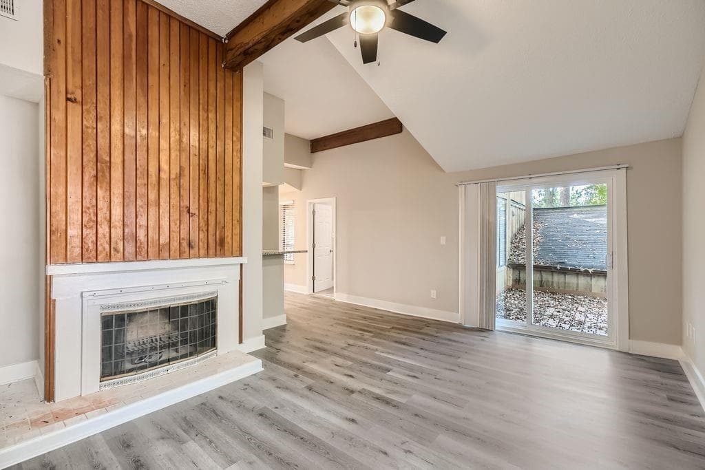2 bedroom, 1 bathroom, 879 sq ft townhouse for sale at 3111 Fairington Drive, Lithonia, GA 30038 — photo 3