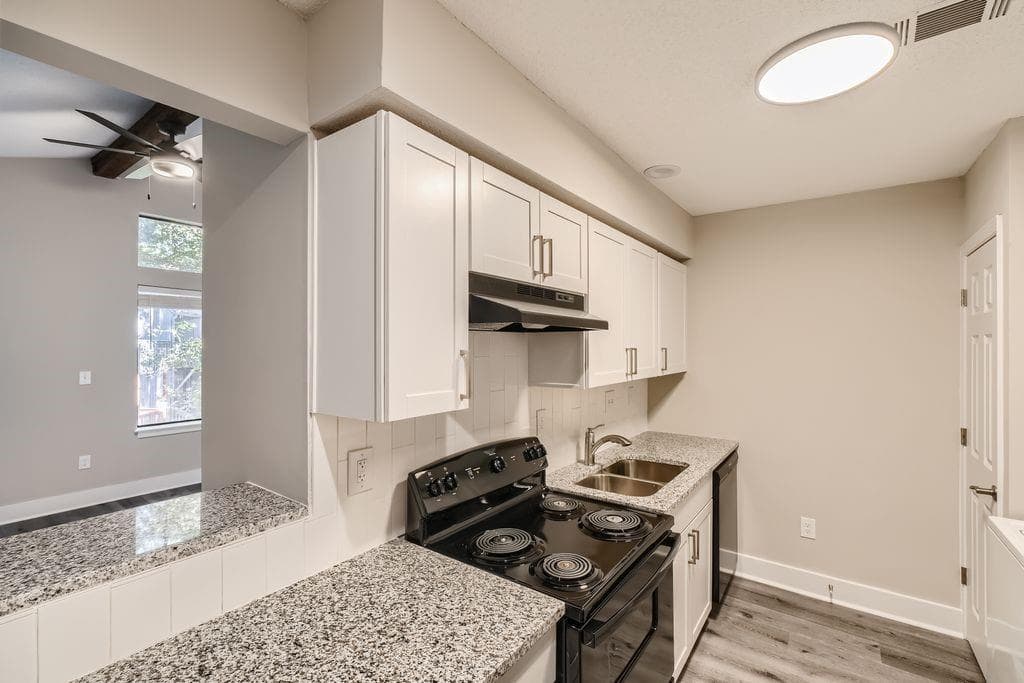 2 bedroom, 1 bathroom, 879 sq ft townhouse for sale at 3111 Fairington Drive, Lithonia, GA 30038 — photo 4