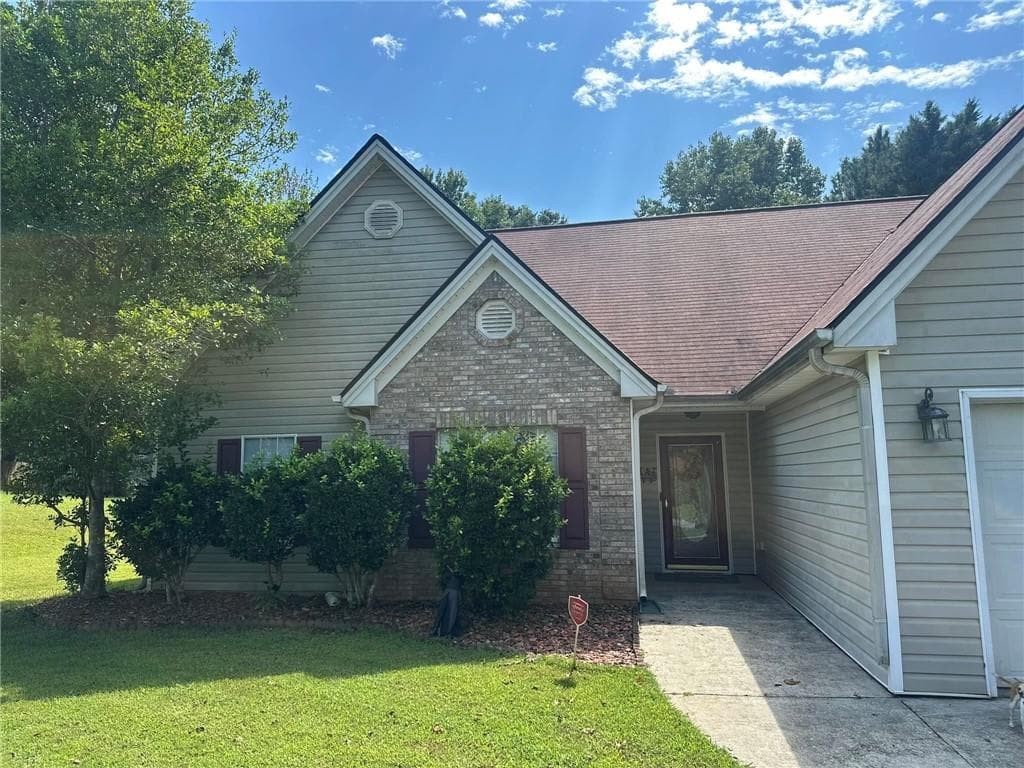 3 bedroom, 2 bathroom, 1,671 sq ft single family residence for sale at 245 Butler Bridge Circle, Covington, GA 30016 — photo 2