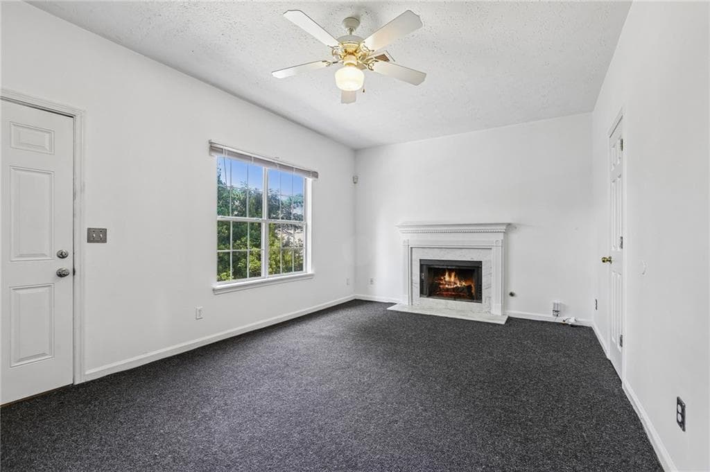 3 bedroom, 3 bathroom, 1,336 sq ft single family residence for sale at 4031 Robin Circle, Atlanta, GA 30349 — photo 6