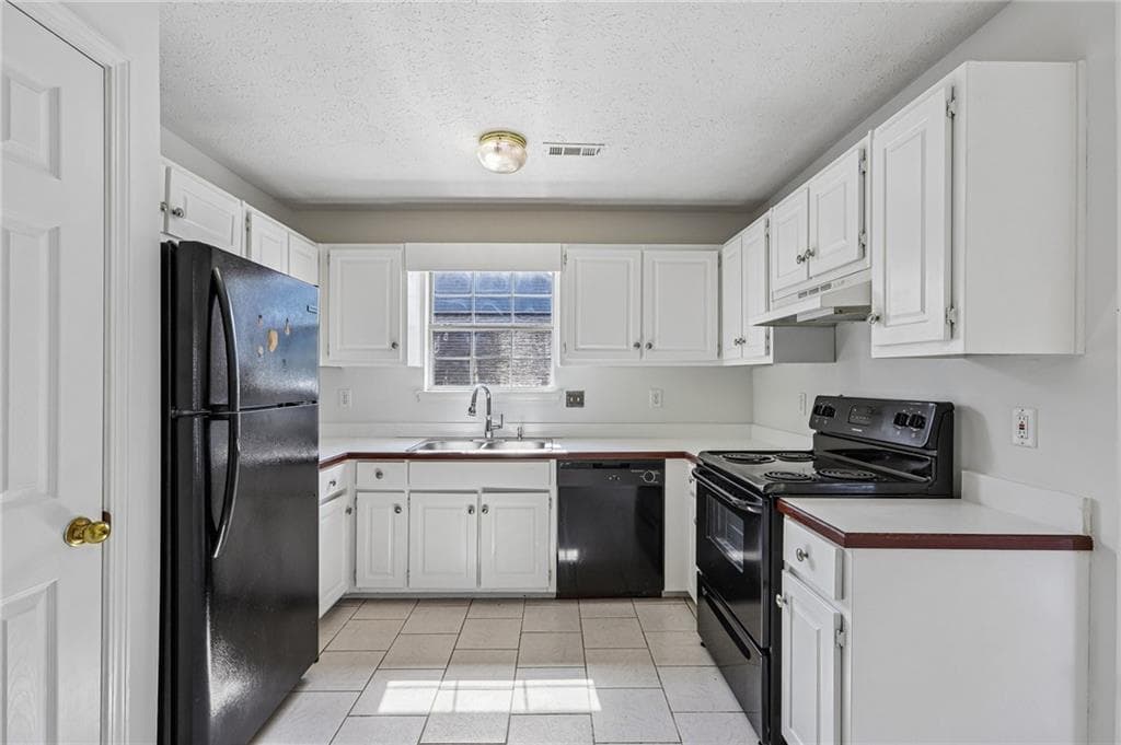 3 bedroom, 3 bathroom, 1,336 sq ft single family residence for sale at 4031 Robin Circle, Atlanta, GA 30349 — photo 8