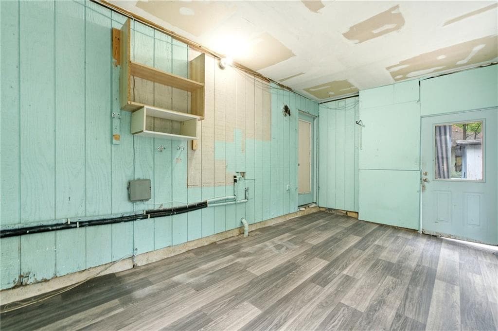 5 bedroom, 3 bathroom, 2,540 sq ft single family residence for sale at 5280 Nathan Drive, Lilburn, GA 30047 — photo 3