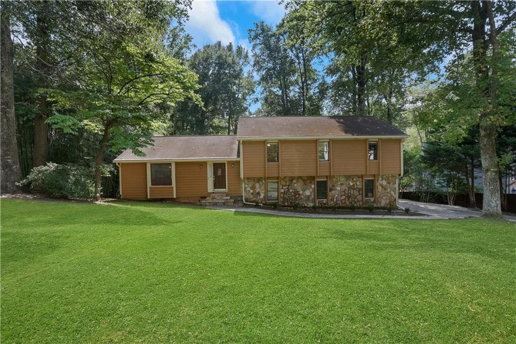 4 bedroom, 3 bathroom, 2,189 sq ft single family residence under contract at 1419 Churchill Way, Marietta, GA 30062