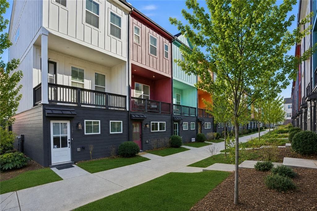 2 bedroom, 2 bathroom, 1,168 sq ft townhouse for sale at 179 Color Circle, Atlanta, GA 30317
