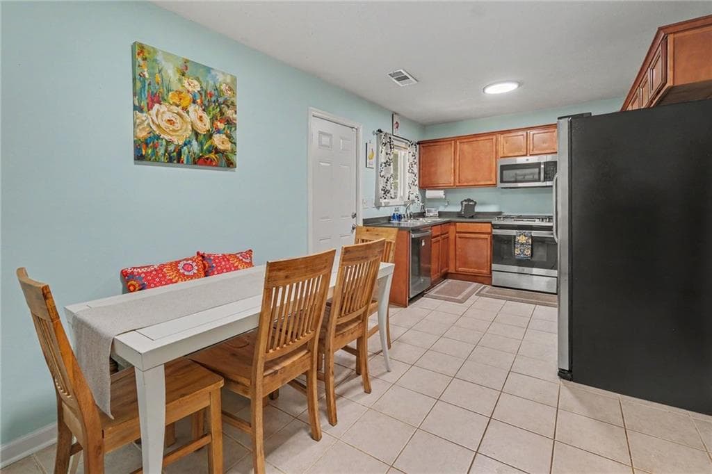 2 bedroom, 2 bathroom, 1,014 sq ft single family residence for sale at 1764 Hollyhock Terrace, Decatur, GA 30032 — photo 3