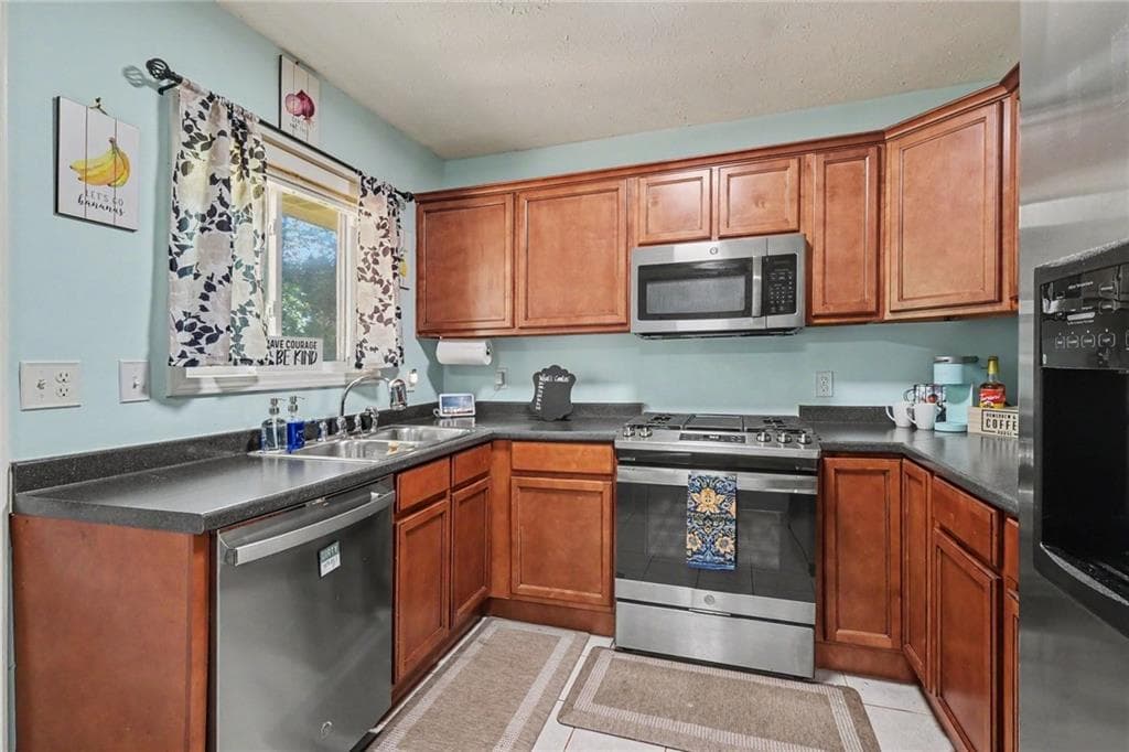 2 bedroom, 2 bathroom, 1,014 sq ft single family residence for sale at 1764 Hollyhock Terrace, Decatur, GA 30032 — photo 4