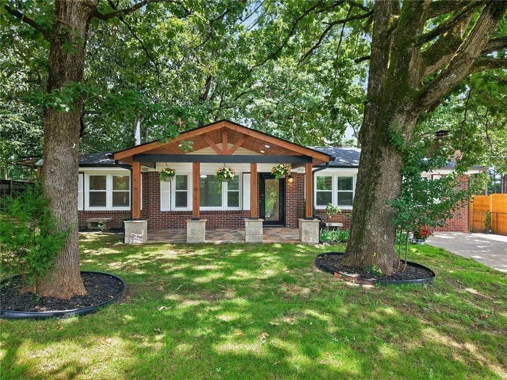 3 bedroom, 2 bathroom, 1,620 sq ft single family residence for sale at 797 E Morningside Drive, Lawrenceville, GA 30043 — photo 2