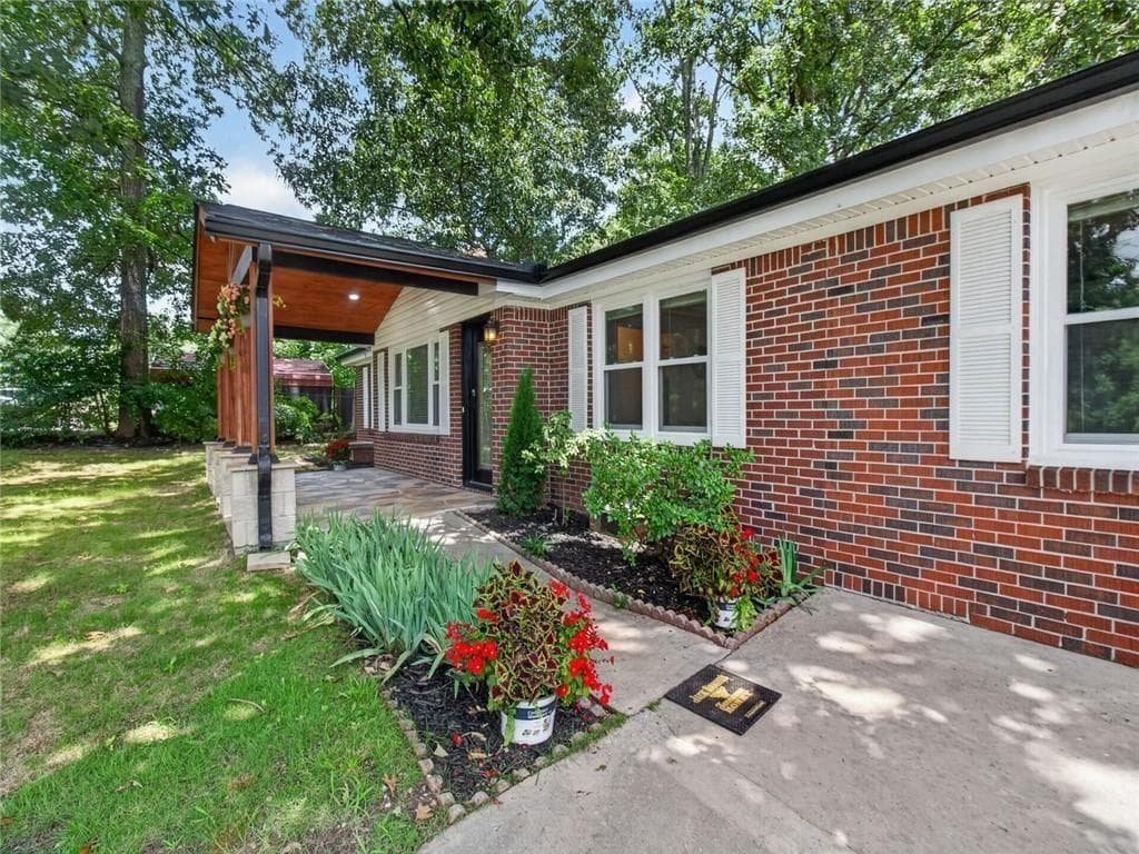 3 bedroom, 2 bathroom, 1,620 sq ft single family residence for sale at 797 E Morningside Drive, Lawrenceville, GA 30043 — photo 4
