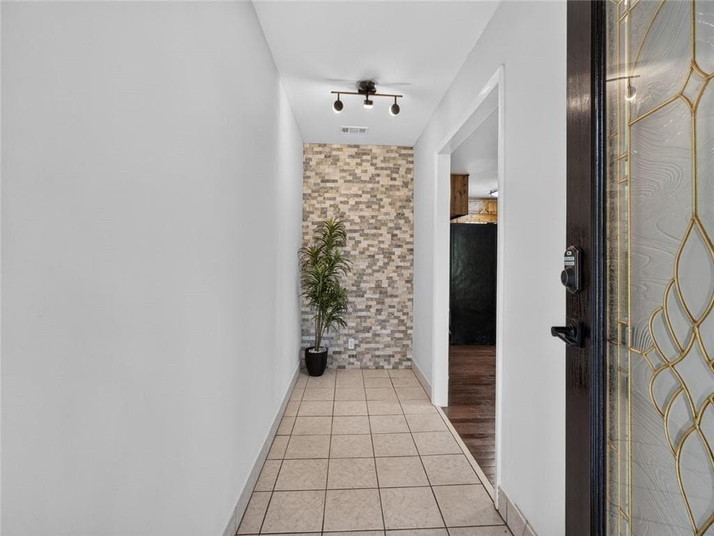 3 bedroom, 2 bathroom, 1,620 sq ft single family residence for sale at 797 E Morningside Drive, Lawrenceville, GA 30043 — photo 6