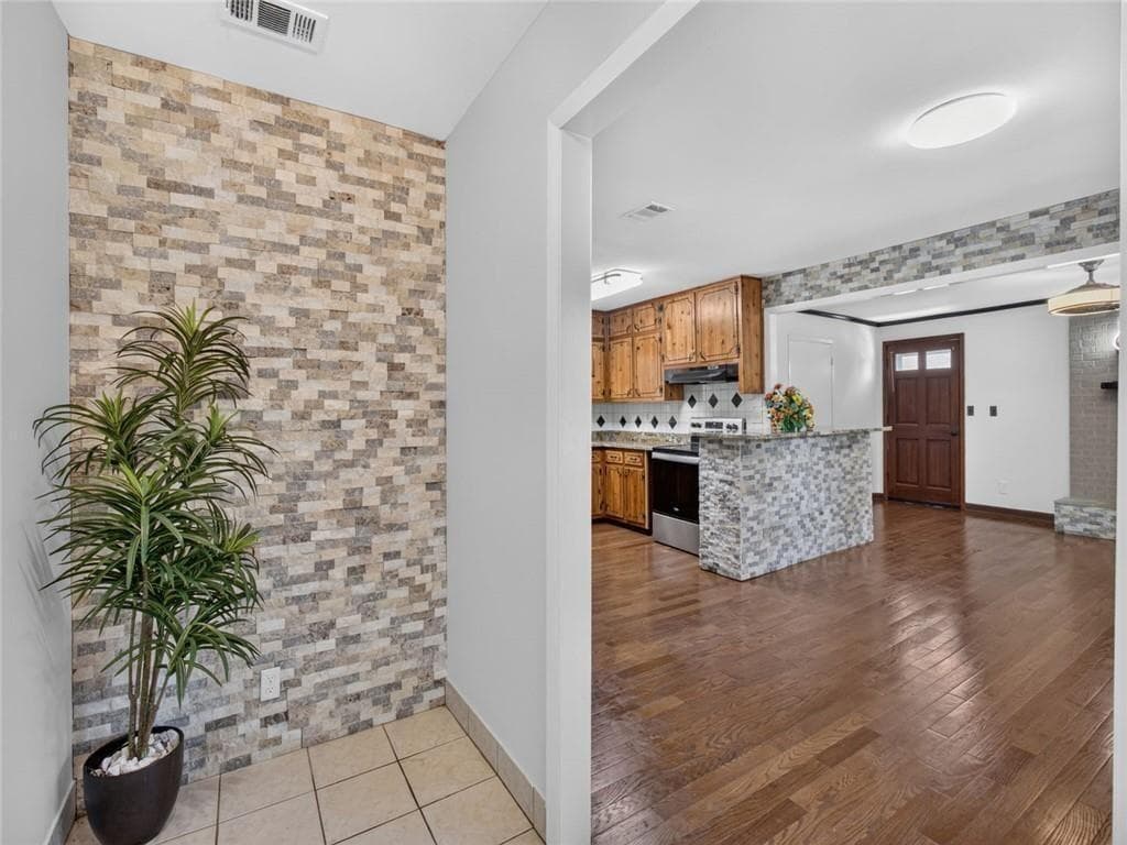 3 bedroom, 2 bathroom, 1,620 sq ft single family residence for sale at 797 E Morningside Drive, Lawrenceville, GA 30043 — photo 8