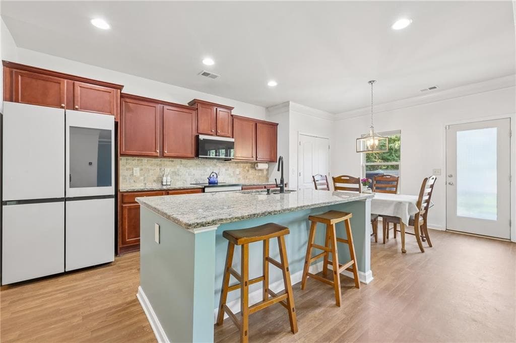4 bedroom, 3 bathroom, 2,500 sq ft single family residence for sale at 708 Pineglen Drive, Acworth, GA 30102 — photo 6