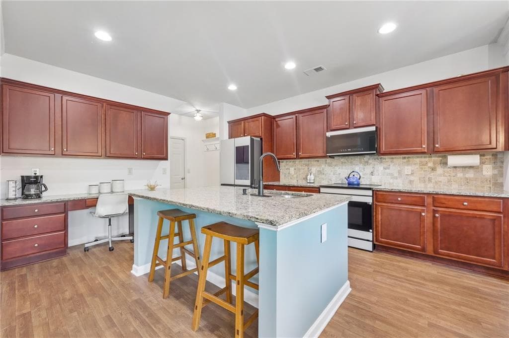 4 bedroom, 3 bathroom, 2,500 sq ft single family residence for sale at 708 Pineglen Drive, Acworth, GA 30102 — photo 7