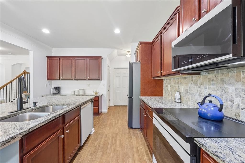 4 bedroom, 3 bathroom, 2,500 sq ft single family residence for sale at 708 Pineglen Drive, Acworth, GA 30102 — photo 8