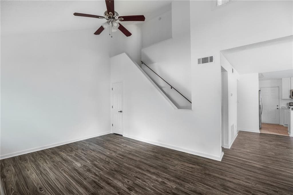 2 bedroom, 2 bathroom, 1,296 sq ft townhouse for sale at 2176 Wellington Circle, Lithonia, GA 30058 — photo 5