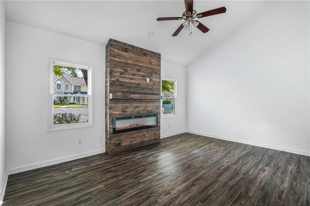 2 bedroom, 2 bathroom, 1,296 sq ft townhouse for sale at 2176 Wellington Circle, Lithonia, GA 30058 — photo 6