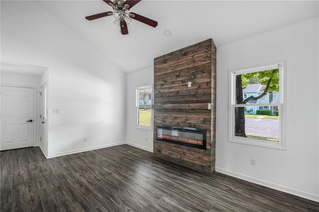 2 bedroom, 2 bathroom, 1,296 sq ft townhouse for sale at 2176 Wellington Circle, Lithonia, GA 30058 — photo 8