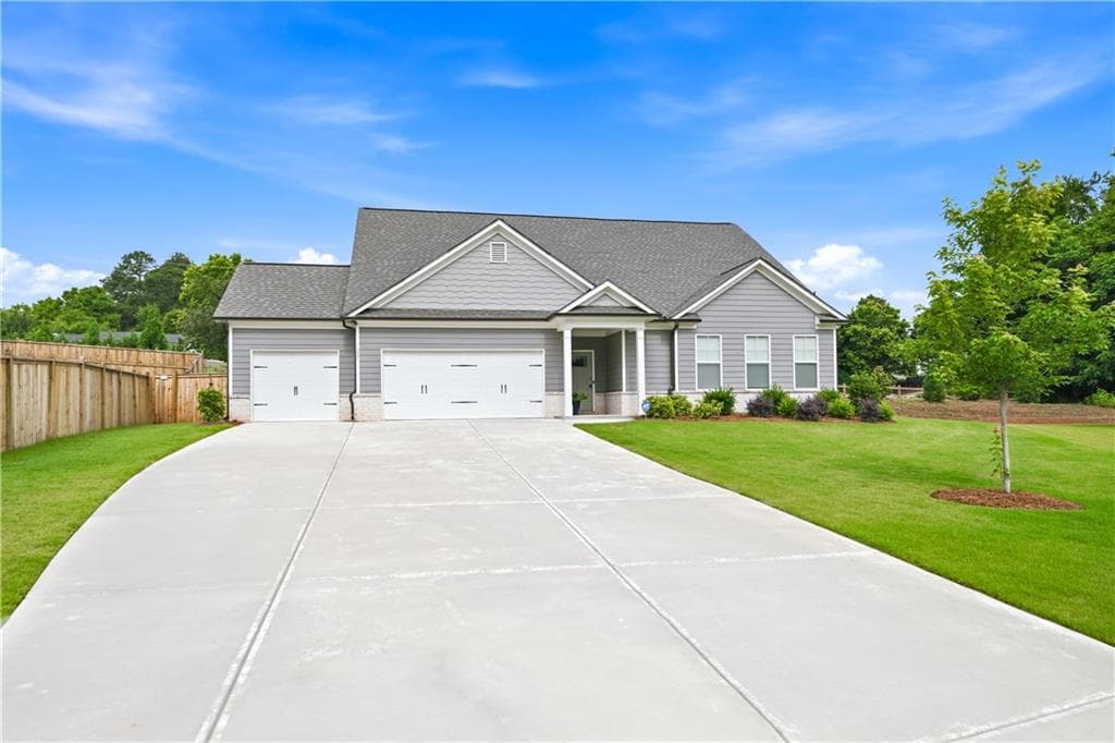 4 bedroom, 3 bathroom, 2,517 sq ft single family residence for sale at 155 Cherokee Rose Lane, Hoschton, GA 30548 — photo 2
