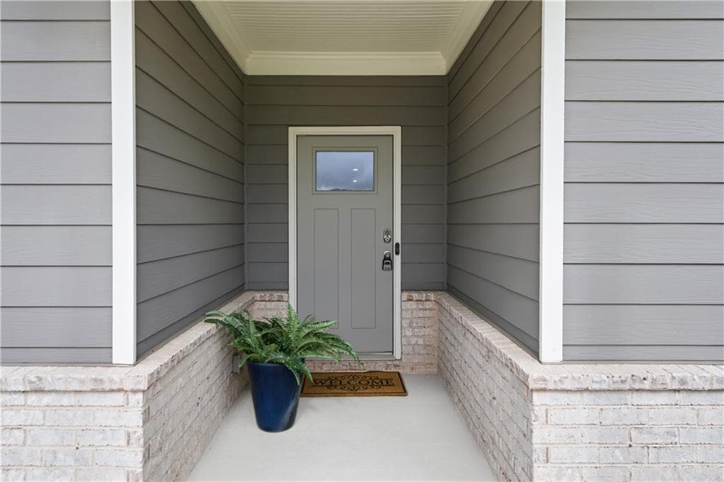 4 bedroom, 3 bathroom, 2,517 sq ft single family residence for sale at 155 Cherokee Rose Lane, Hoschton, GA 30548 — photo 3