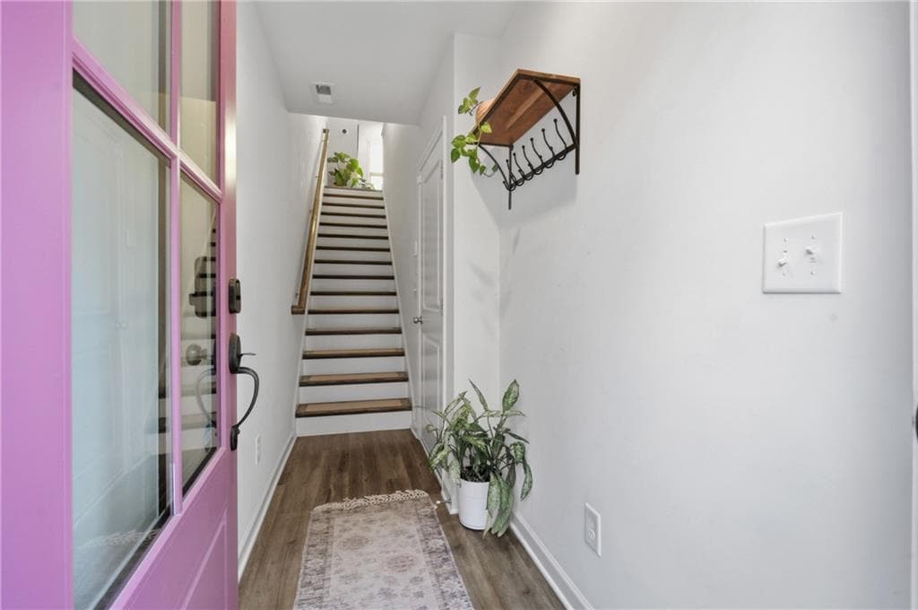 2 bedroom, 2 bathroom, 1,168 sq ft townhouse for sale at 179 Color Circle, Atlanta, GA 30317 — photo 2