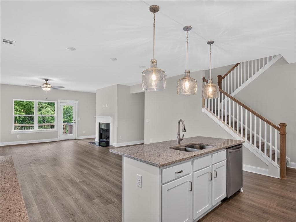 4 bedroom, 3 bathroom, 2,435 sq ft single family residence for sale at 37 Radian Way, Dallas, GA 30132 — photo 7