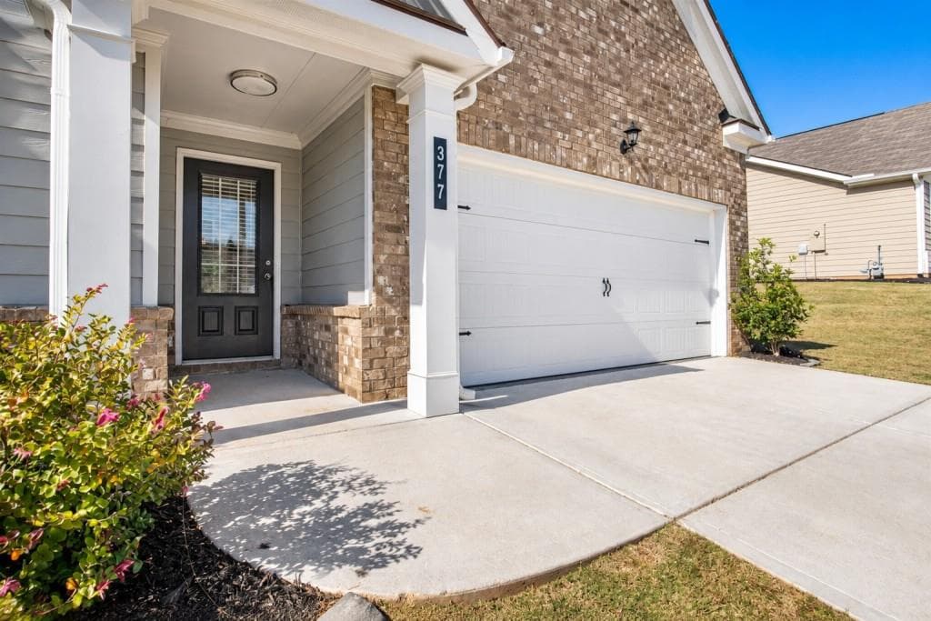 4 bedroom, 3 bathroom, 2,316 sq ft single family residence for sale at 377 Hellen Valley Drive, Braselton, GA 30517 — photo 4