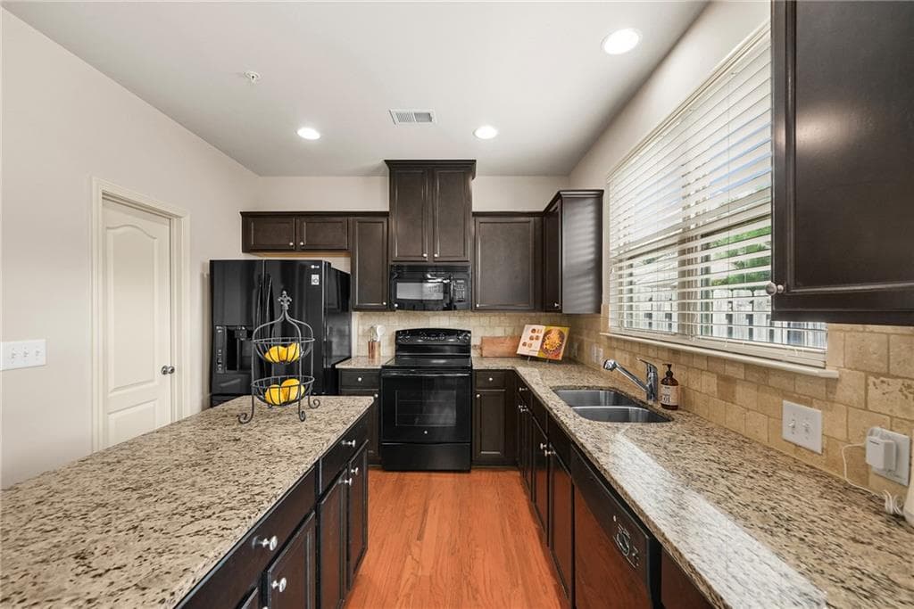 3 bedroom, 3 bathroom, 1,974 sq ft townhouse for rent at 6595 Story Circle, Norcross, GA 30093 for $2,300 a month — photo 7