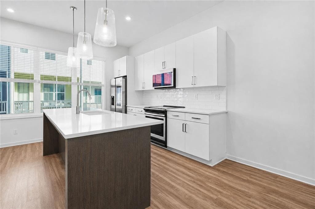 2 bedroom, 2 bathroom, 1,168 sq ft townhouse for sale at 179 Color Circle, Atlanta, GA 30317 — photo 3