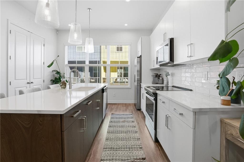 2 bedroom, 2 bathroom, 1,168 sq ft townhouse for sale at 179 Color Circle, Atlanta, GA 30317 — photo 4