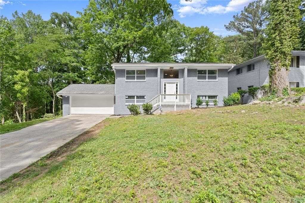 4 bedroom, 2 bathroom, 2,262 sq ft single family residence for rent at 495 Larchmont Circle, Atlanta, GA 30318 for $2,800 a month — photo 2