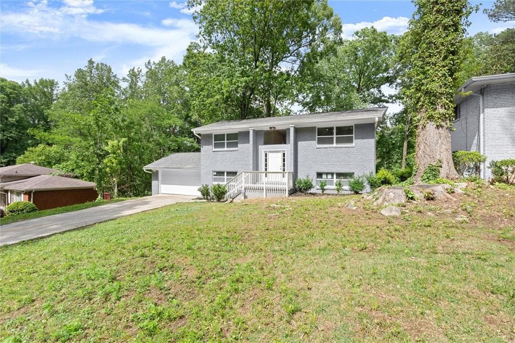 4 bedroom, 2 bathroom, 2,262 sq ft single family residence for rent at 495 Larchmont Circle, Atlanta, GA 30318 for $2,800 a month — photo 3
