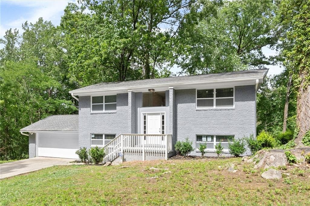 4 bedroom, 2 bathroom, 2,262 sq ft single family residence for rent at 495 Larchmont Circle, Atlanta, GA 30318 for $2,800 a month — photo 5