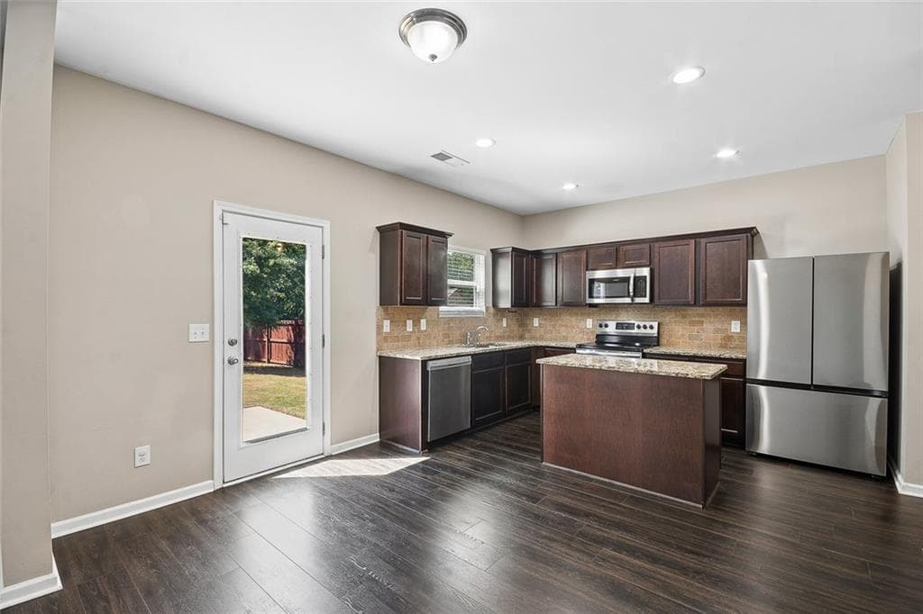 4 bedroom, 3 bathroom, 2,327 sq ft single family residence for rent at 462 Fredrick Drive, Mcdonough, GA 30253 for $2,500 a month — photo 7
