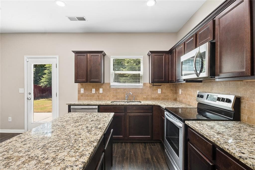 4 bedroom, 3 bathroom, 2,327 sq ft single family residence for rent at 462 Fredrick Drive, Mcdonough, GA 30253 for $2,500 a month — photo 8