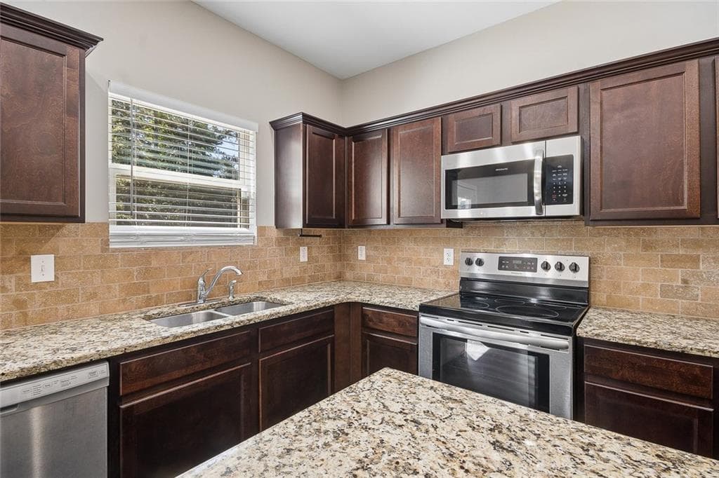 4 bedroom, 3 bathroom, 2,327 sq ft single family residence for rent at 462 Fredrick Drive, Mcdonough, GA 30253 for $2,500 a month — photo 9