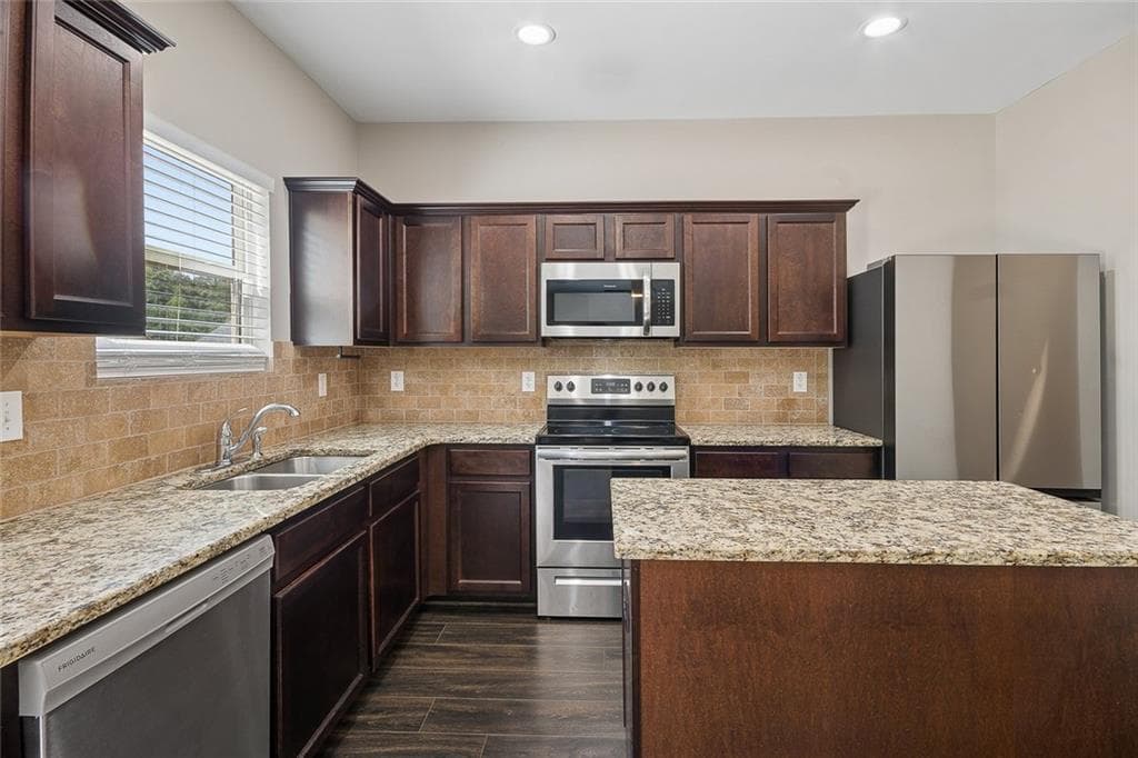 4 bedroom, 3 bathroom, 2,327 sq ft single family residence for rent at 462 Fredrick Drive, Mcdonough, GA 30253 for $2,500 a month — photo 10