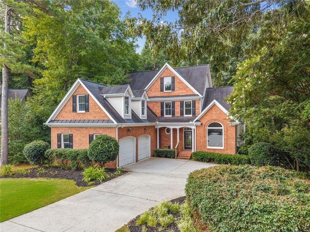 5 bedroom, 4 bathroom, 4,432 sq ft single family residence for sale at 395 Amberbrook Circle, Grayson, GA 30017 — photo 2