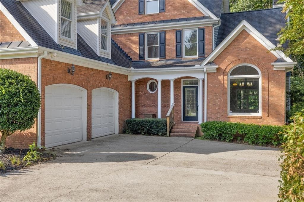 5 bedroom, 4 bathroom, 4,432 sq ft single family residence for sale at 395 Amberbrook Circle, Grayson, GA 30017 — photo 3