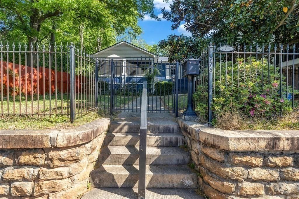 3 bedroom, 2 bathroom, 1,652 sq ft single family residence for sale at 276 Logan Street, Atlanta, GA 30312 — photo 1 of 30
