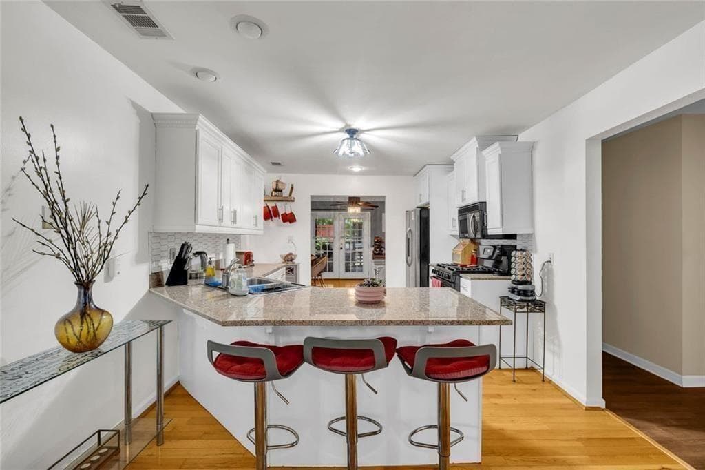3 bedroom, 2 bathroom, 1,652 sq ft single family residence for sale at 276 Logan Street, Atlanta, GA 30312 — photo 2