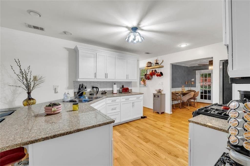 3 bedroom, 2 bathroom, 1,652 sq ft single family residence for sale at 276 Logan Street, Atlanta, GA 30312 — photo 3