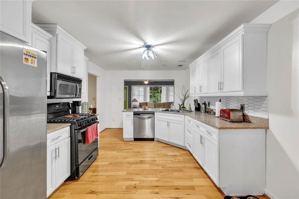 3 bedroom, 2 bathroom, 1,652 sq ft single family residence for sale at 276 Logan Street, Atlanta, GA 30312 — photo 4