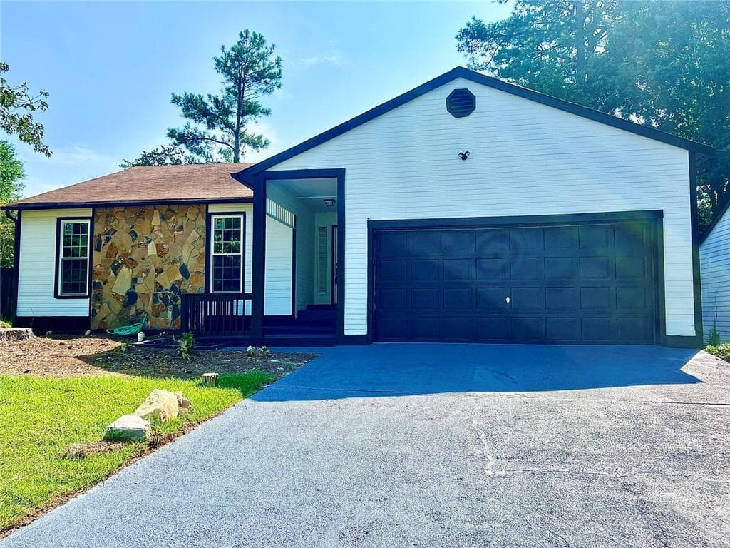 3 bedroom, 2 bathroom, 1,453 sq ft single family residence for sale at 2034 Corners Circle, Lithonia, GA 30058 — photo 2