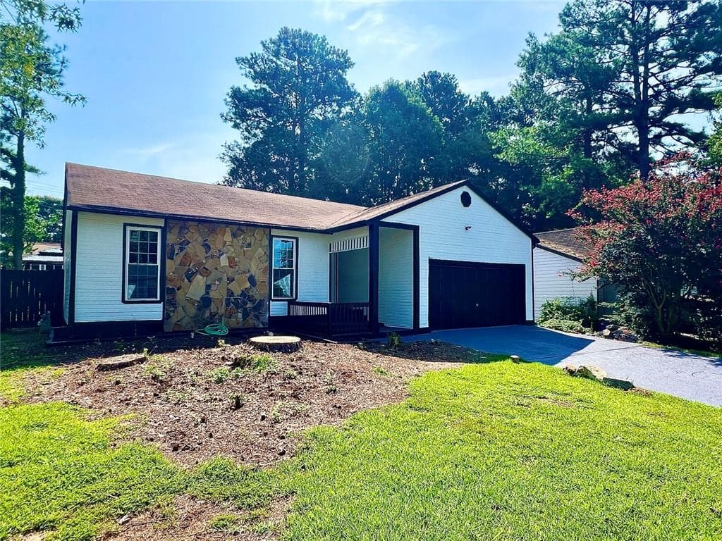 3 bedroom, 2 bathroom, 1,453 sq ft single family residence for sale at 2034 Corners Circle, Lithonia, GA 30058 — photo 3