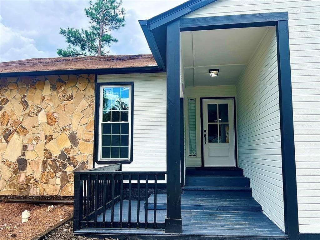 3 bedroom, 2 bathroom, 1,453 sq ft single family residence for sale at 2034 Corners Circle, Lithonia, GA 30058 — photo 4