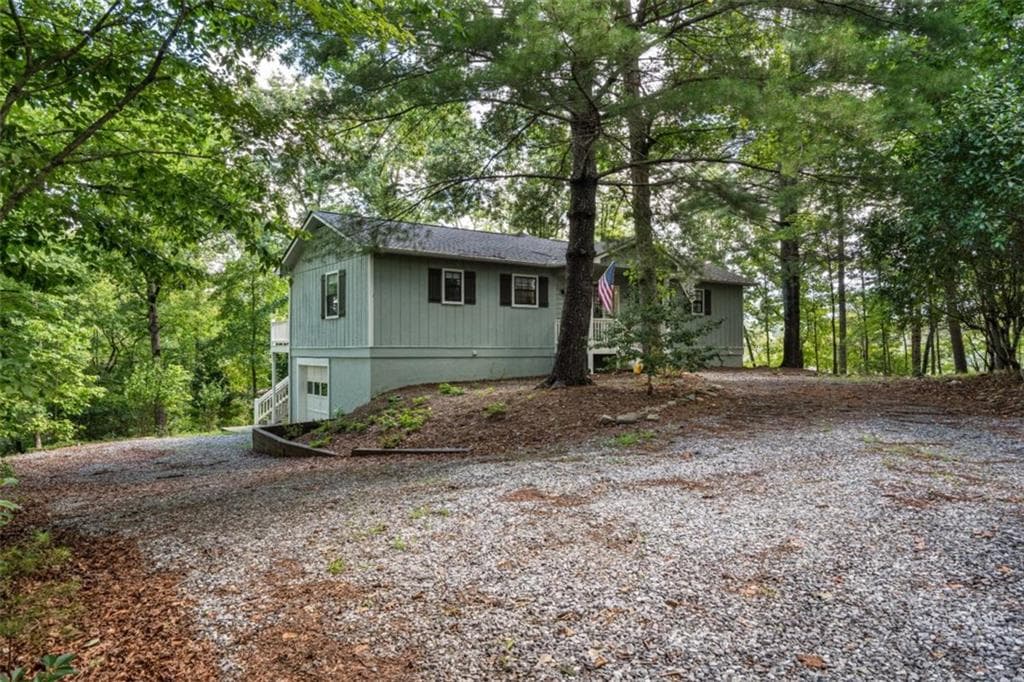 3 bedroom, 3 bathroom, 1,932 sq ft single family residence for sale at 169 Windjammer Spur, Hiawassee, GA 30546 — photo 5