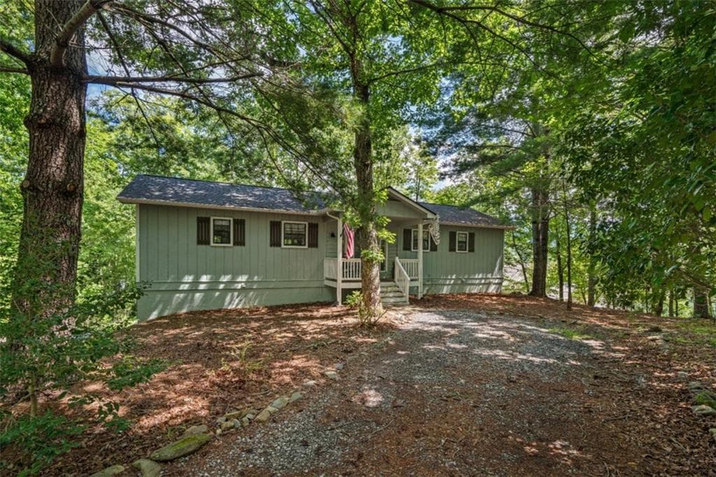 3 bedroom, 3 bathroom, 1,932 sq ft single family residence for sale at 169 Windjammer Spur, Hiawassee, GA 30546 — photo 6