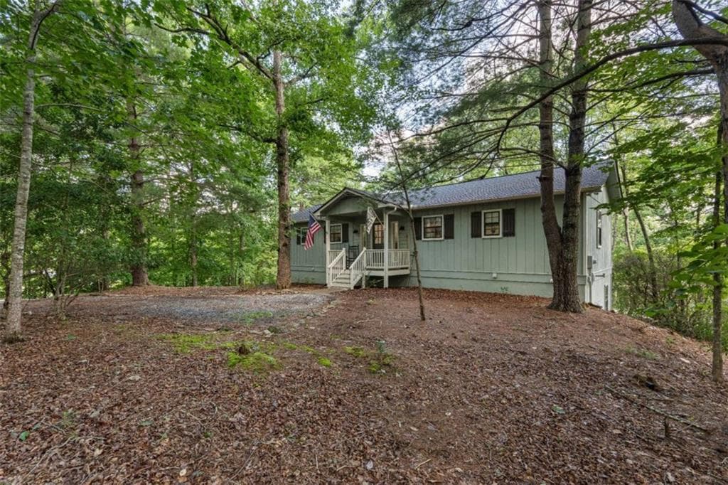 3 bedroom, 3 bathroom, 1,932 sq ft single family residence for sale at 169 Windjammer Spur, Hiawassee, GA 30546 — photo 2